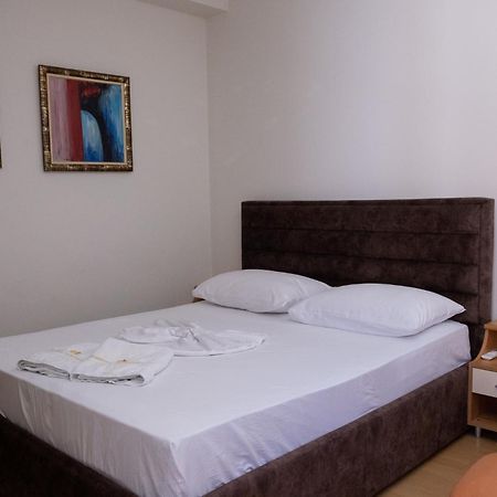 Albjona Guesthouse Tiranë Ngoại thất bức ảnh