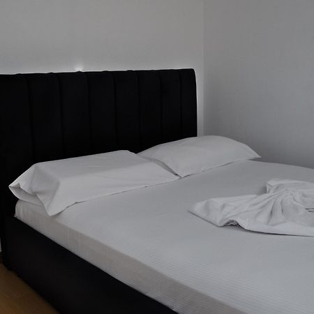 Albjona Guesthouse Tiranë Ngoại thất bức ảnh