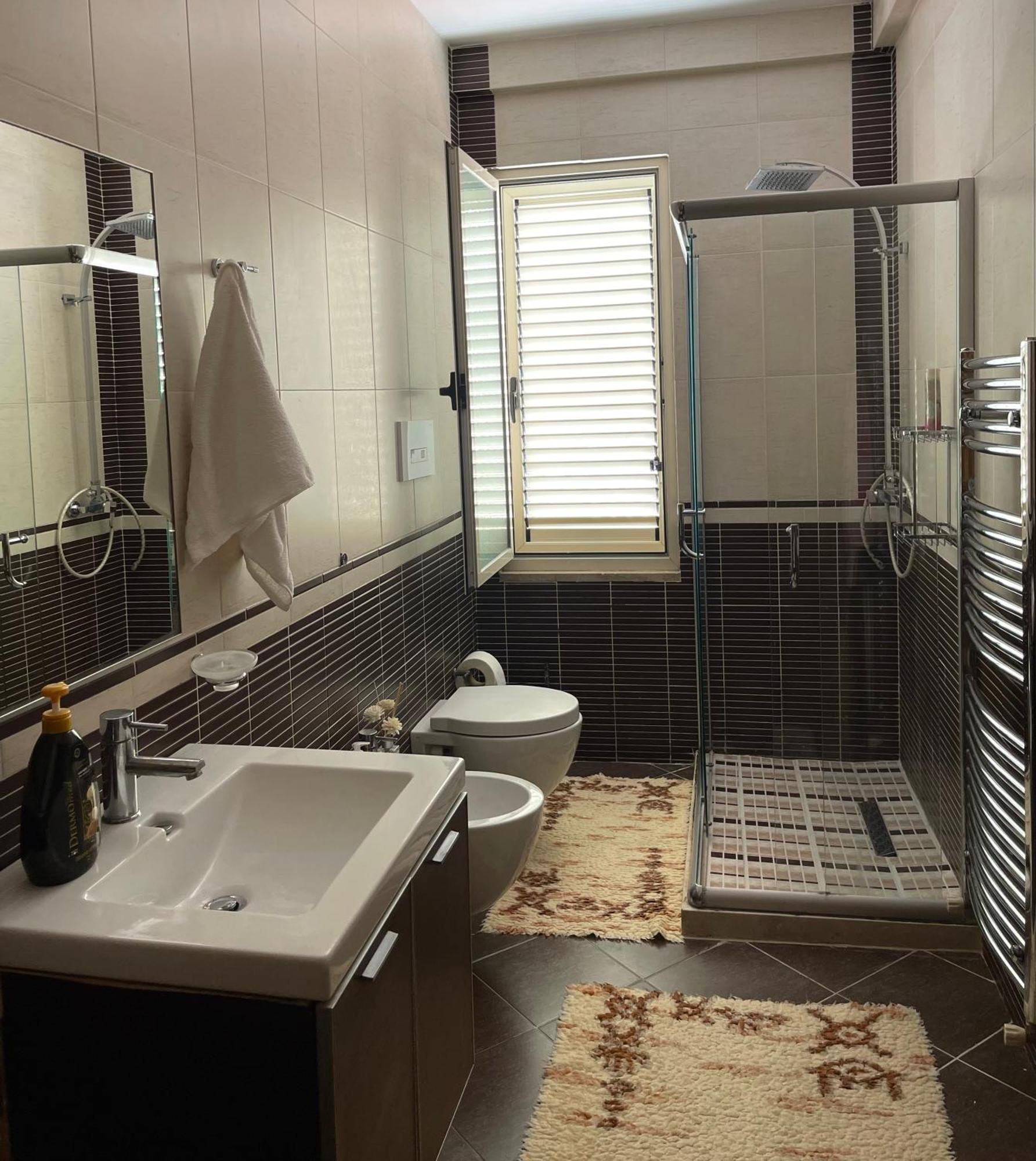 Albjona Guesthouse Tiranë Ngoại thất bức ảnh