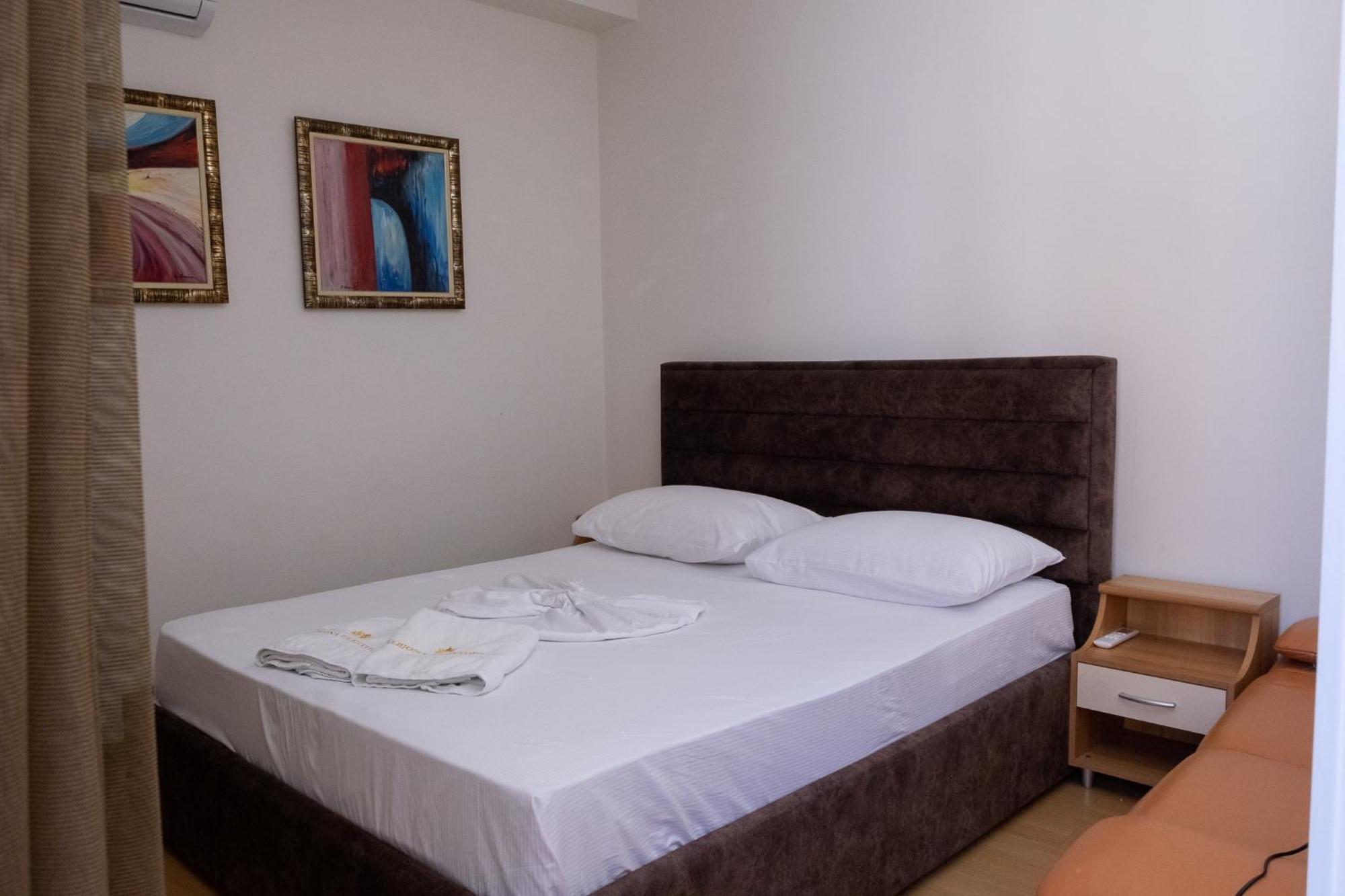 Albjona Guesthouse Tiranë Ngoại thất bức ảnh