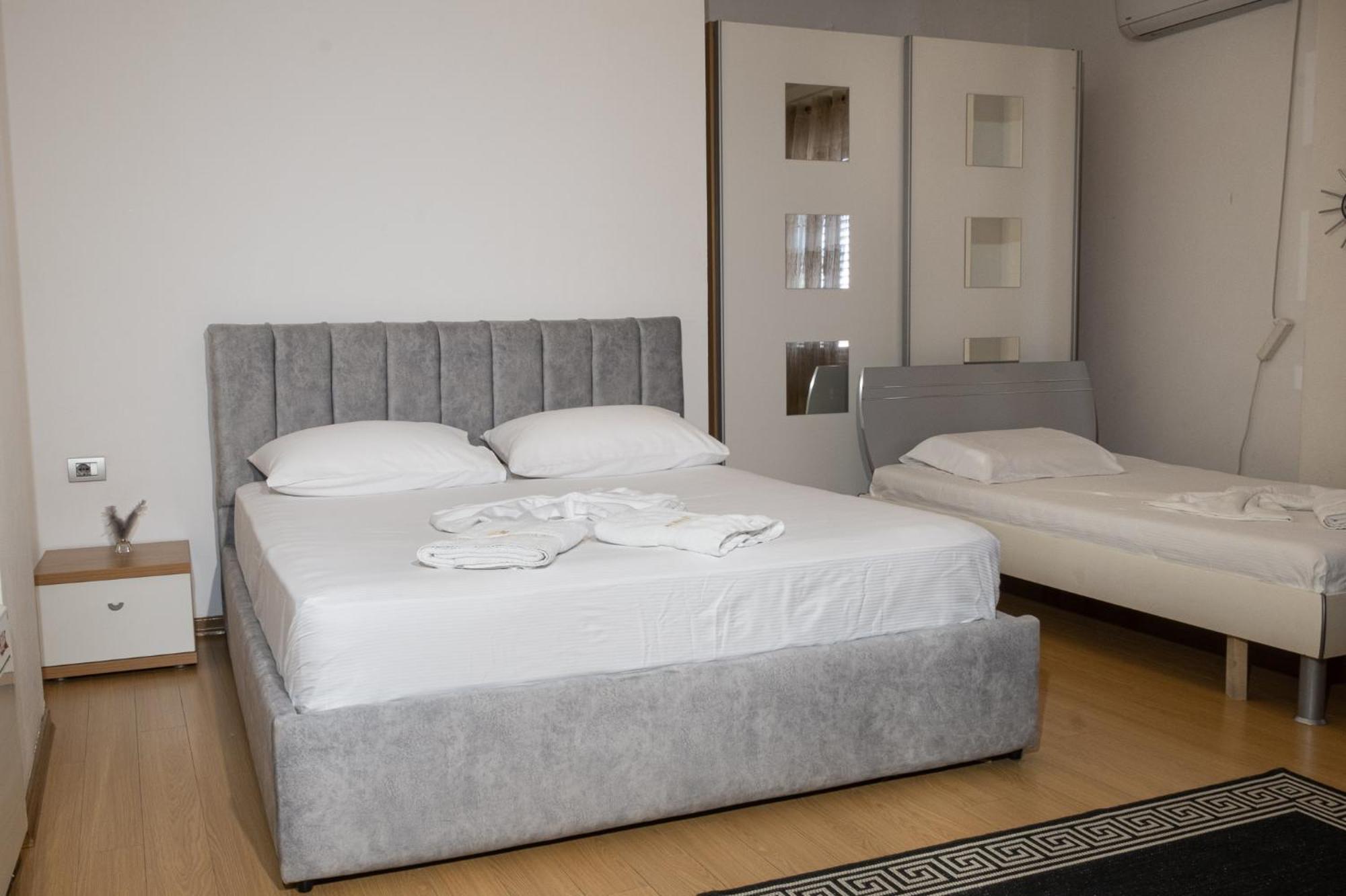 Albjona Guesthouse Tiranë Ngoại thất bức ảnh