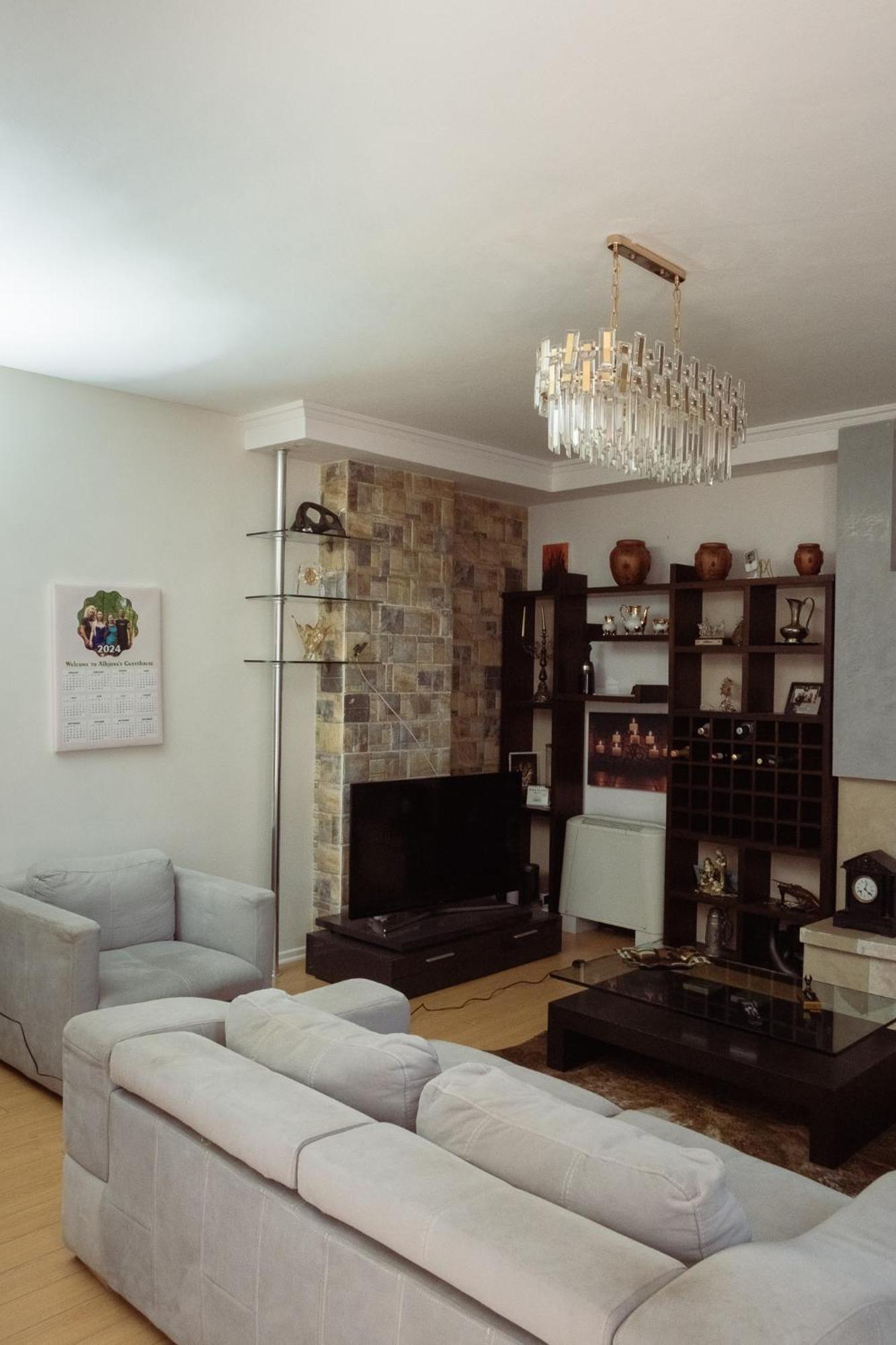 Albjona Guesthouse Tiranë Ngoại thất bức ảnh