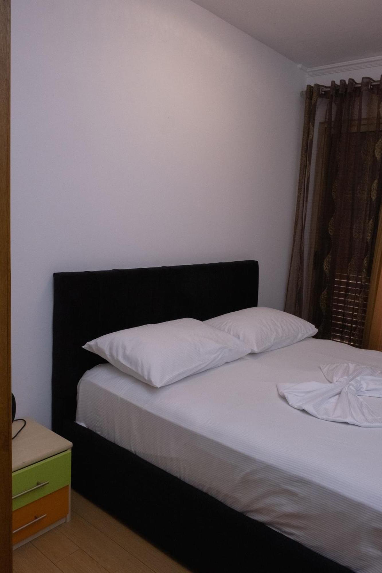 Albjona Guesthouse Tiranë Ngoại thất bức ảnh