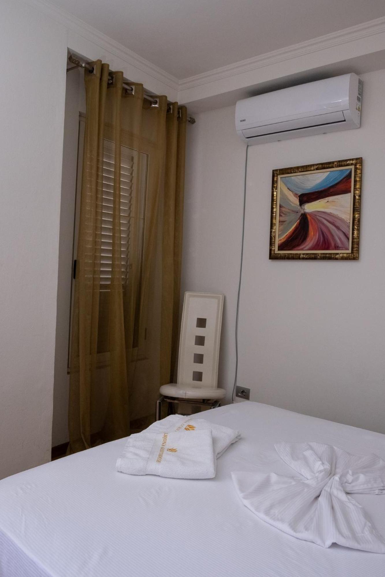 Albjona Guesthouse Tiranë Ngoại thất bức ảnh