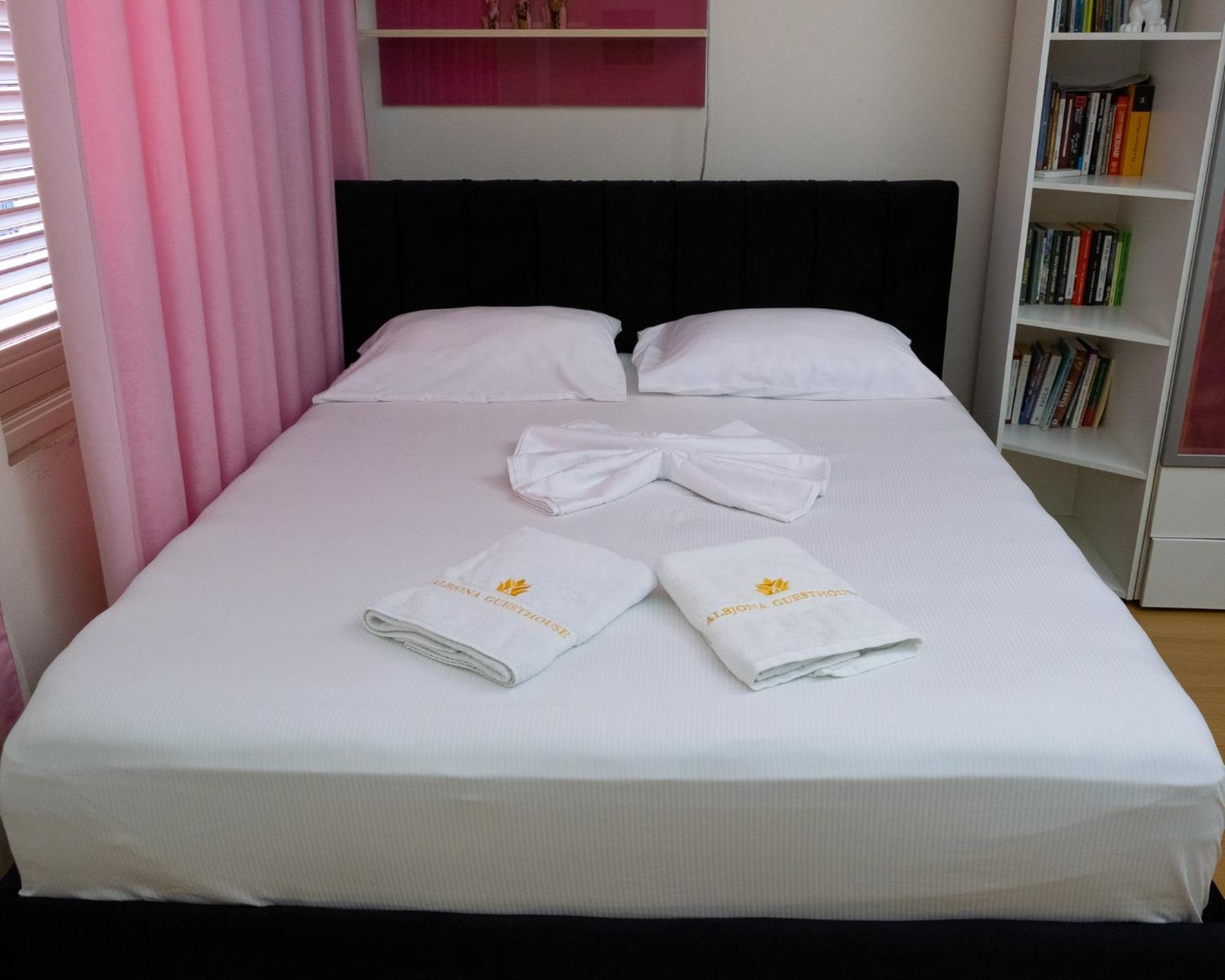 Albjona Guesthouse Tiranë Ngoại thất bức ảnh