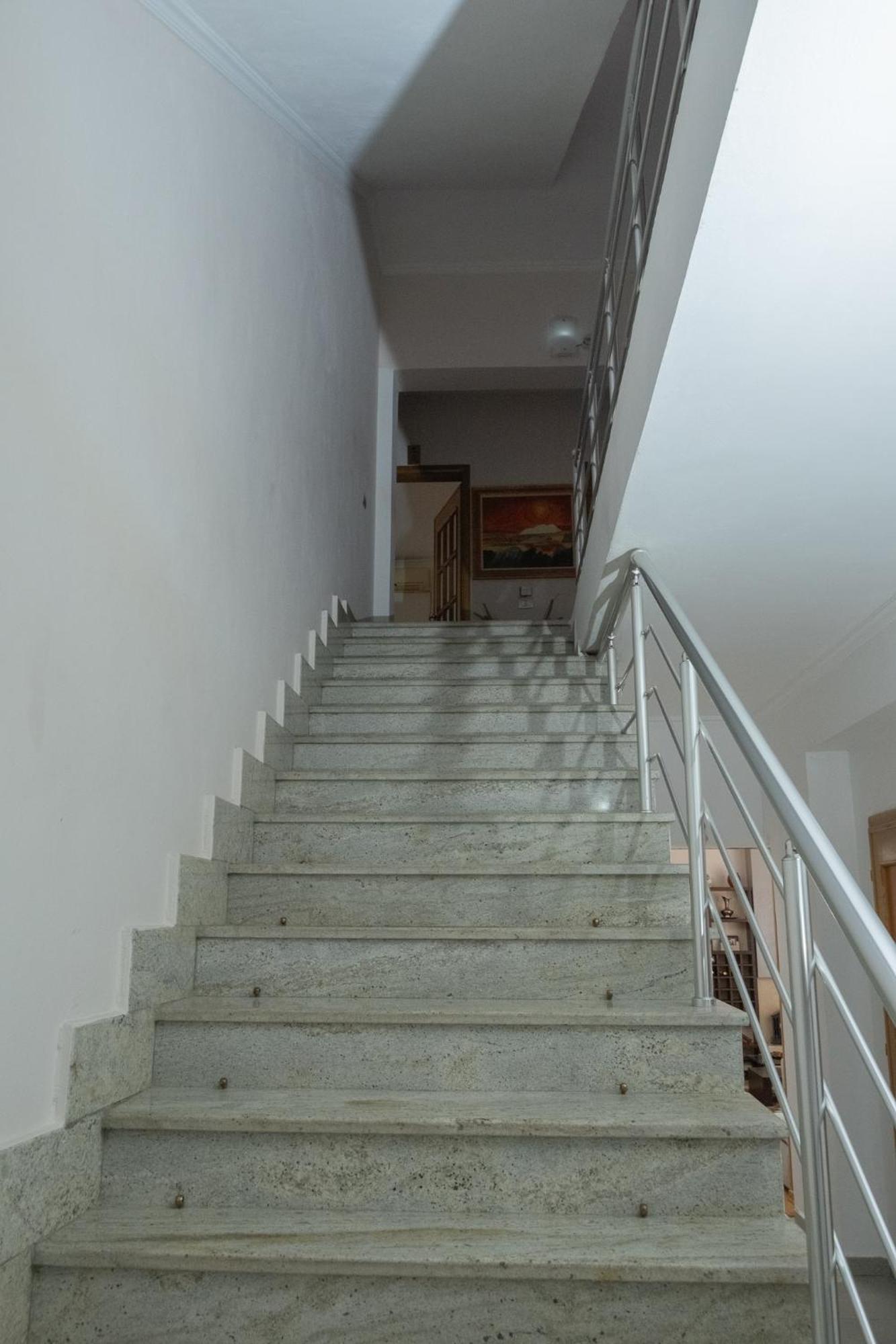 Albjona Guesthouse Tiranë Ngoại thất bức ảnh