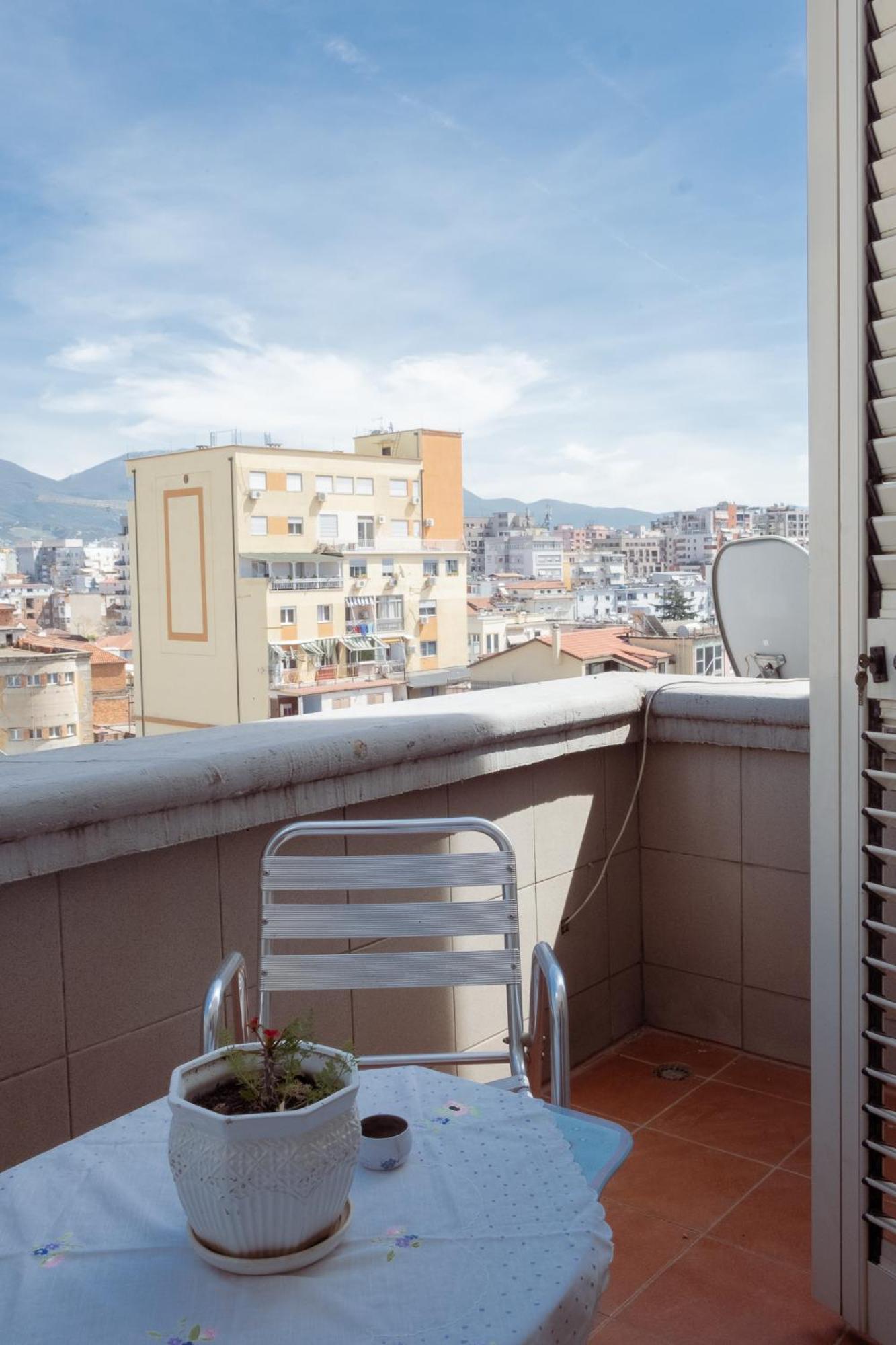 Albjona Guesthouse Tiranë Ngoại thất bức ảnh