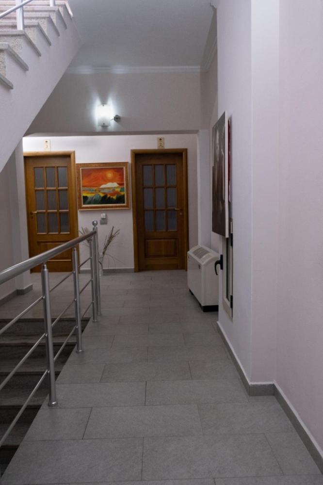 Albjona Guesthouse Tiranë Ngoại thất bức ảnh